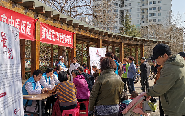 【学雷锋日】北京西京中医医院举办“爱满京城，牵手智慧家医”志愿服务活动(图2)